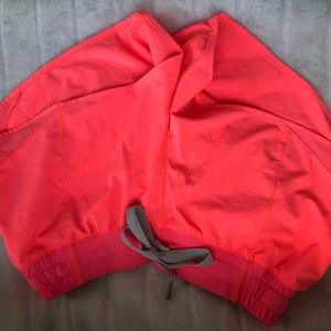 LULULEMON HOTTY HOT SHORT 2.5’’